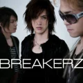 Primo album con WAKE UP MY SOUL di BREAKERZ: BREAKERZ