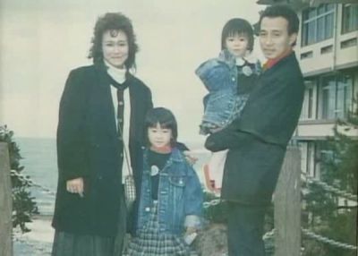 The Koda Family 02 (Kumi with her mother, father and sister misono)
Parole chiave: koda kumi family