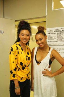 Crystal Kay with Judith Hill
Parole chiave: crystal kay judith hill
