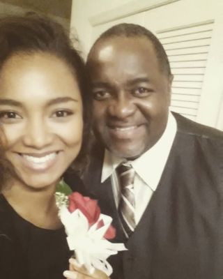 Crystal Kay with her father 01
Parole chiave: crystal kay
